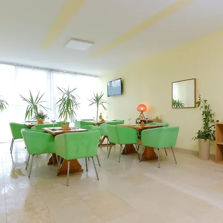 Primus Apartment *